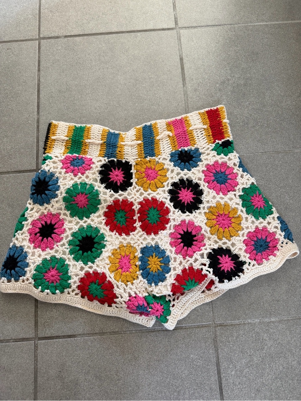 Farm Rio Crochet Floral Cream Multicolor Shorts (matching top available) s - Picture 4 of 5